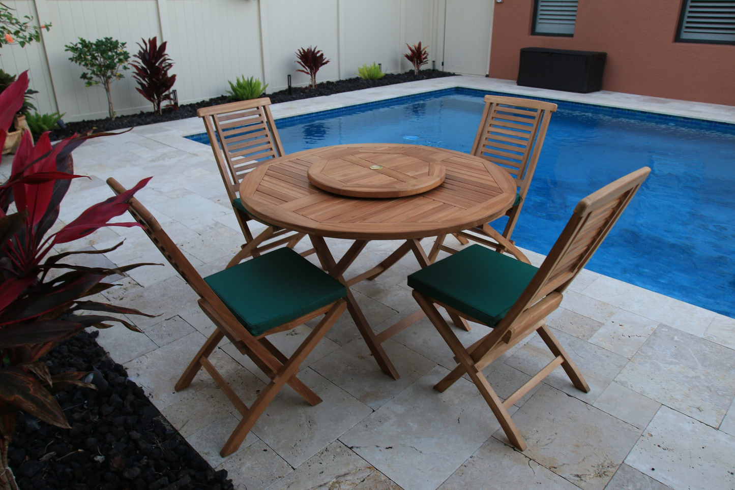 Round Fold Table with 4 Hampton Chairs with Cushions