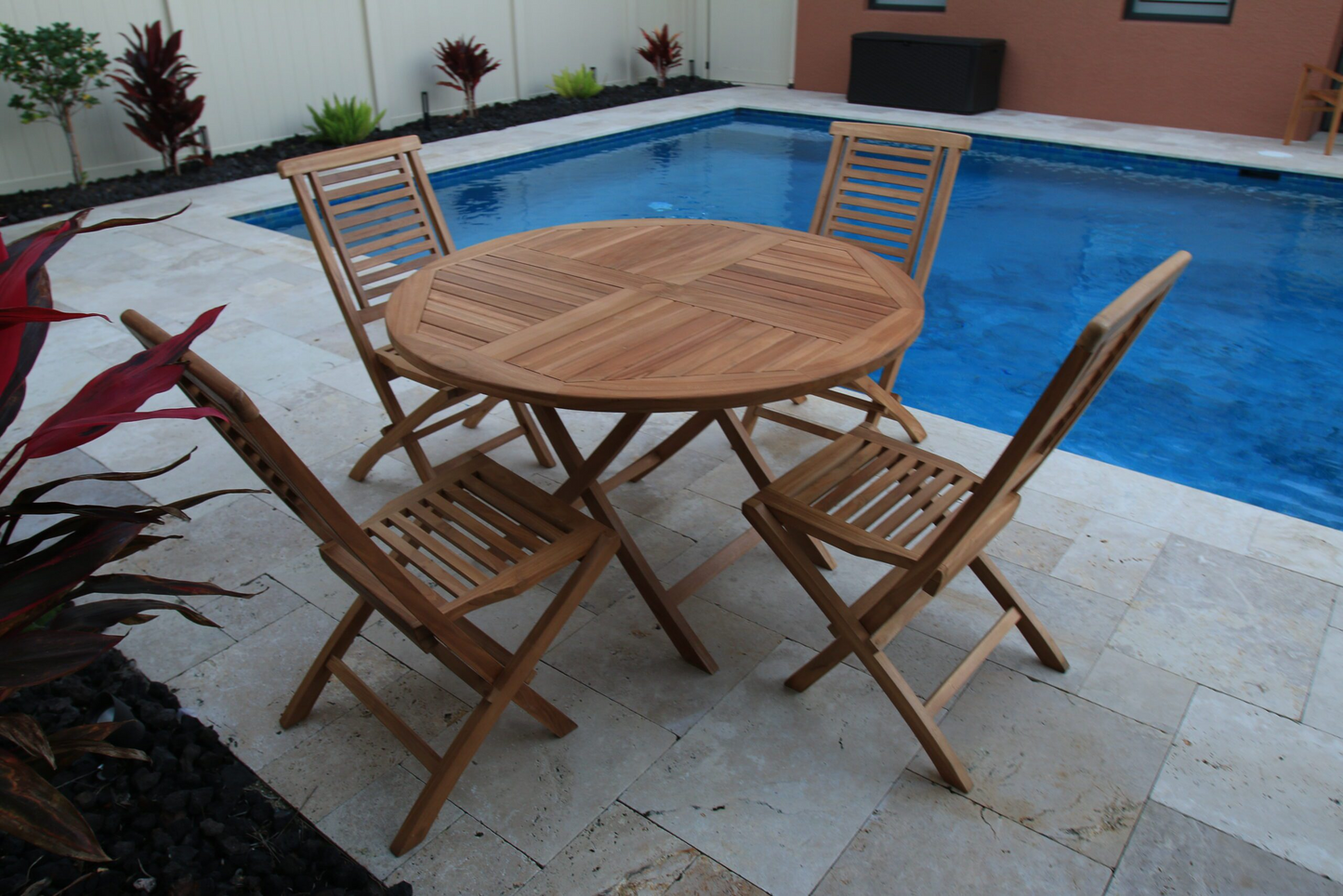 Round Fold Table with 4 Hampton Chairs with Cushions